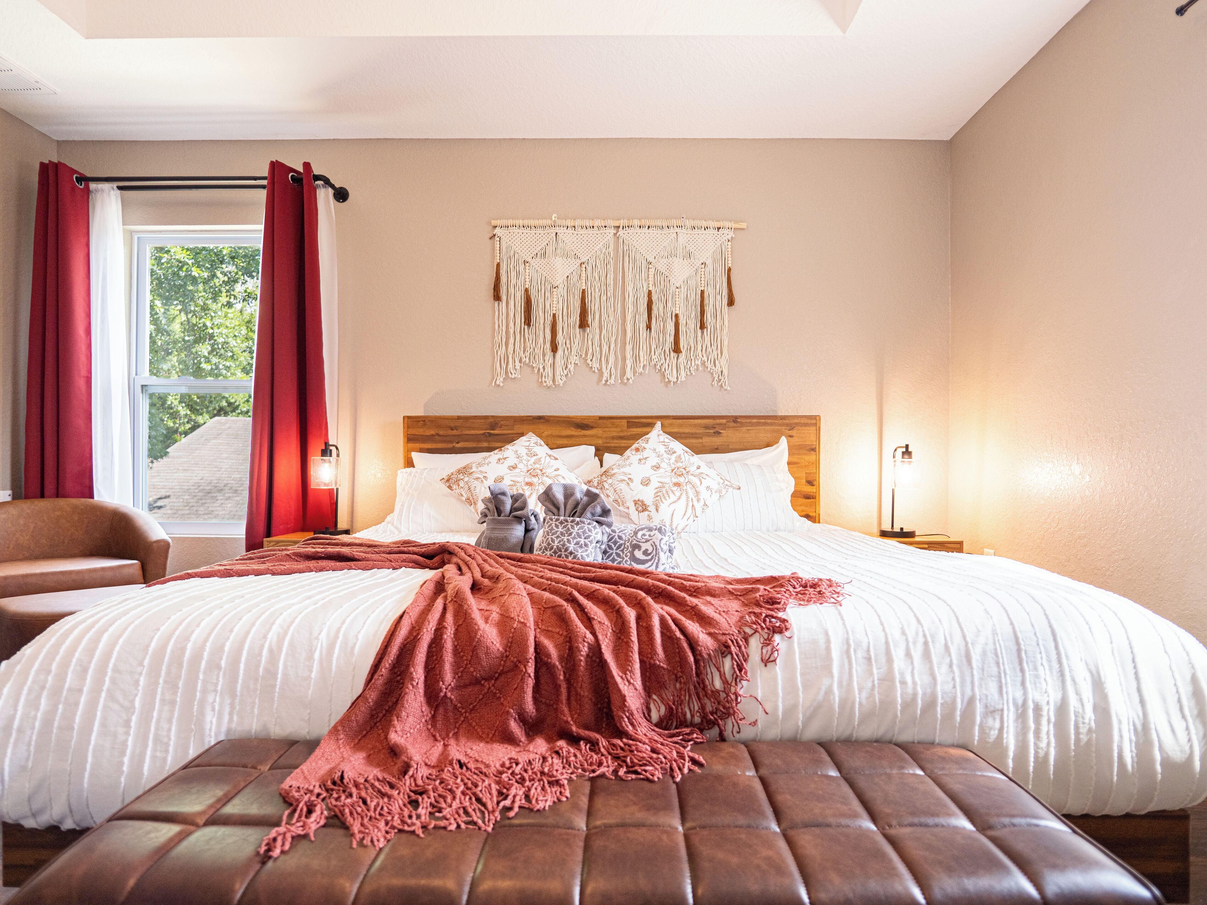 3 chambres, fer et planche à repasser, Wi-Fi, draps fournis