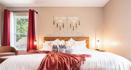 Magnolia Lakeland 3BR Modern Retreat near Lego and Disney. Pet Friendly!