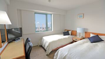 Deluxe Twin Room, 2 Bedrooms | Desk, soundproofing