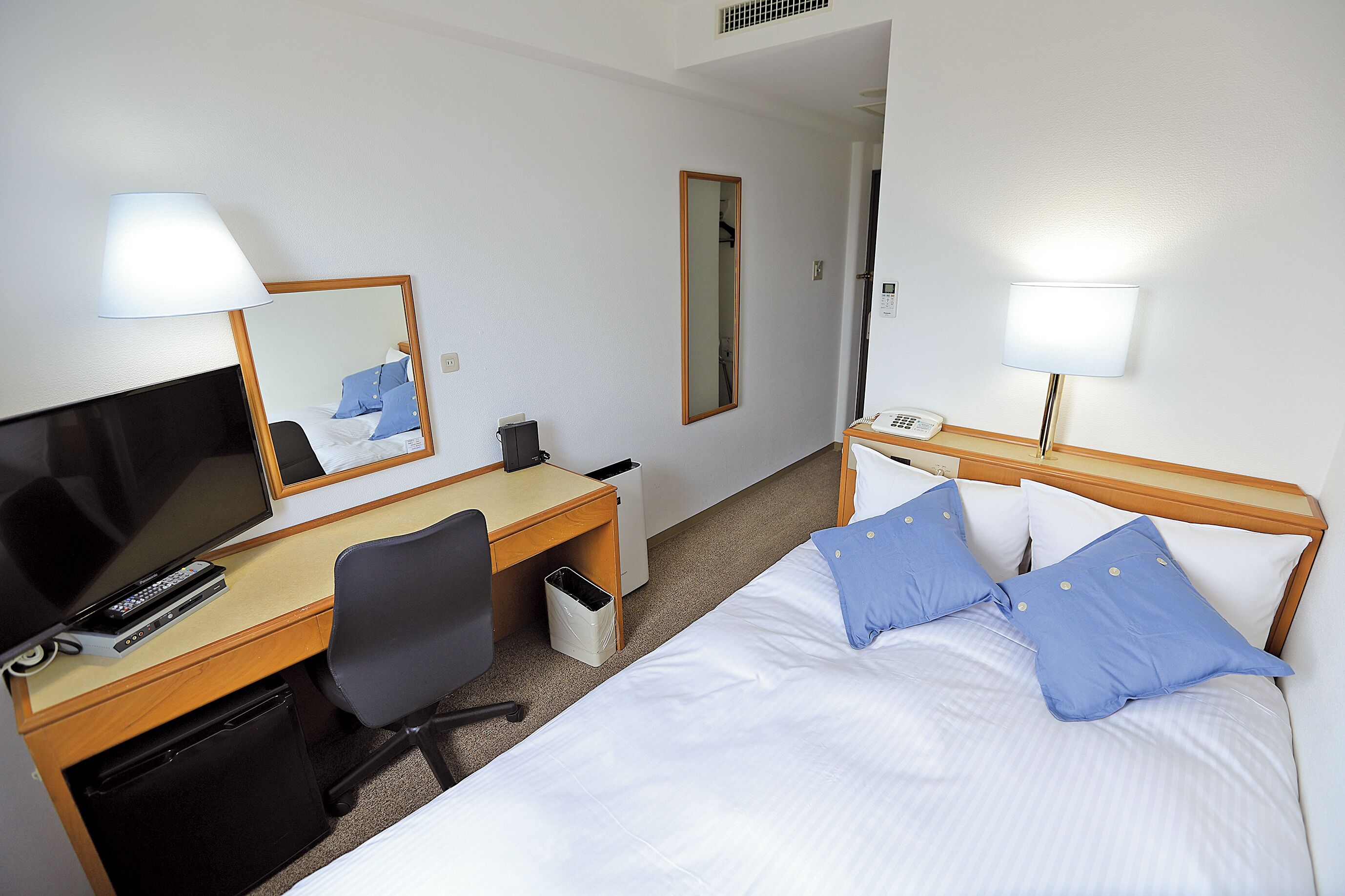 Standard Double Room | Desk, soundproofing