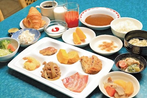 Daily buffet breakfast for a fee
