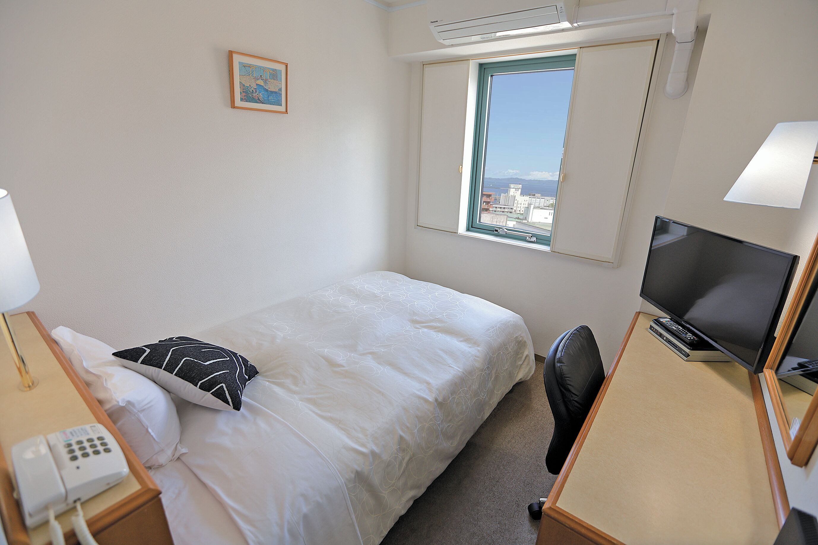 Superior Single Room | Desk, soundproofing