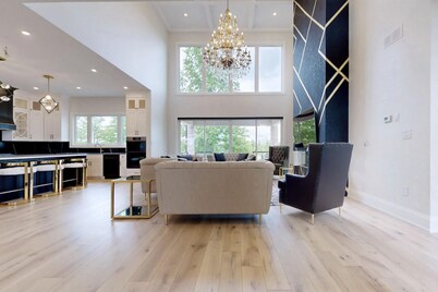 Lucky Mansion Luxury Villa in Fort Erie