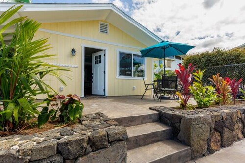 Cozy Vintage Inspired Hawaiian Guest Cottage