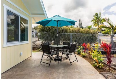 Cozy Vintage Inspired Hawaiian Guest Cottage