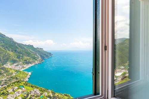 Villa Ricordo: An elegant and welcoming ancient house which faces the sun and the sea, with Free WI-FI.