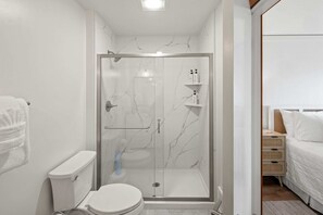 Shower, hair dryer, towels - Dunes Sea Haven: Ocean Front 3br 3ba (Moss Landing)