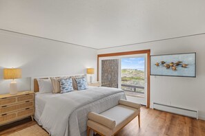 3 bedrooms, desk, iron/ironing board, travel cot