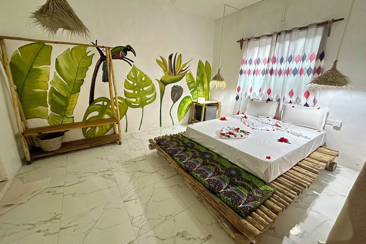 Minibar, laptop workspace, WiFi (free), individually decorated