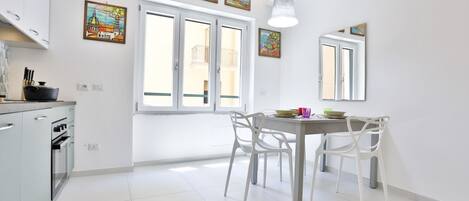 KĂŒhlschrank, Ofen, Herdplatte, Toaster