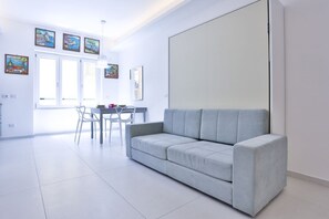 TV - GuestHost - Studio Apartment Gem: Compact Comfort Redefined (Salerno)