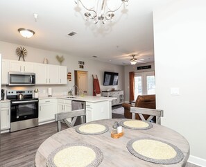 Dining - Fully Renovated 2BR Condo walking distance to Ole Miss Campus! (Oxford)