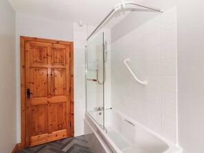 Shower - FORT LODGE, family friendly, with open fire in (limerick)