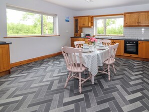 Dining - FORT LODGE, family friendly, with open fire in (limerick)