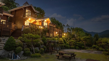 Exterior. Yangpyeong Isobiyagi Spa Pension