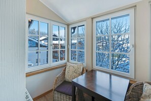 Classic Apartment, Mountain View | In-room dining