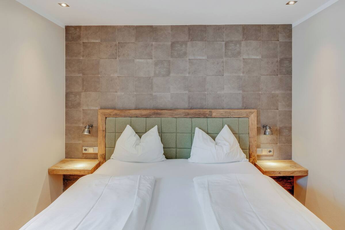 3 bedrooms, individually decorated, individually furnished