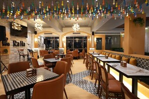 Restaurant - Hotel Golden Nest - Thane  (Thane)