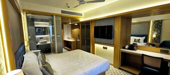 Hotel Golden Nest - Thane 