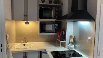 Fridge, microwave, coffee/tea maker, toaster