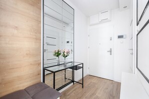 Living room - Black & White Szczecin by Renters (Szczecin)