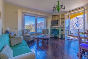 Apartment, Lake View | Living area