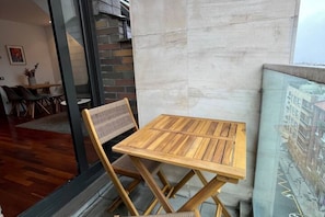 Outdoor dining - 604C Aura Oviedo. Ático céntrico con garaje (Oviedo)