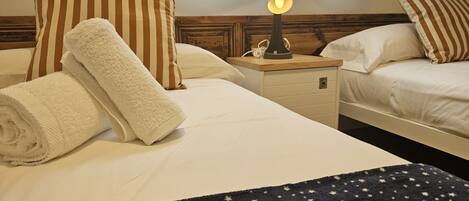 3 bedrooms, iron/ironing board, free WiFi, bed sheets