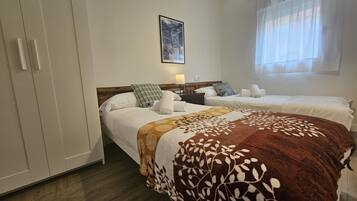 3 chambres, fer et planche à repasser, Wi-Fi gratuit, draps fournis