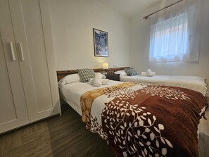 3 chambres, fer et planche à repasser, accès au Wi-Fi (inclus)