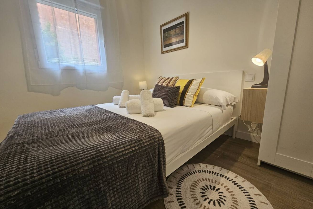 3 bedrooms, iron/ironing board, WiFi (free), bed sheets