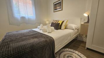 3 dormitorios, tabla de planchar con plancha, wifi gratis y ropa de cama