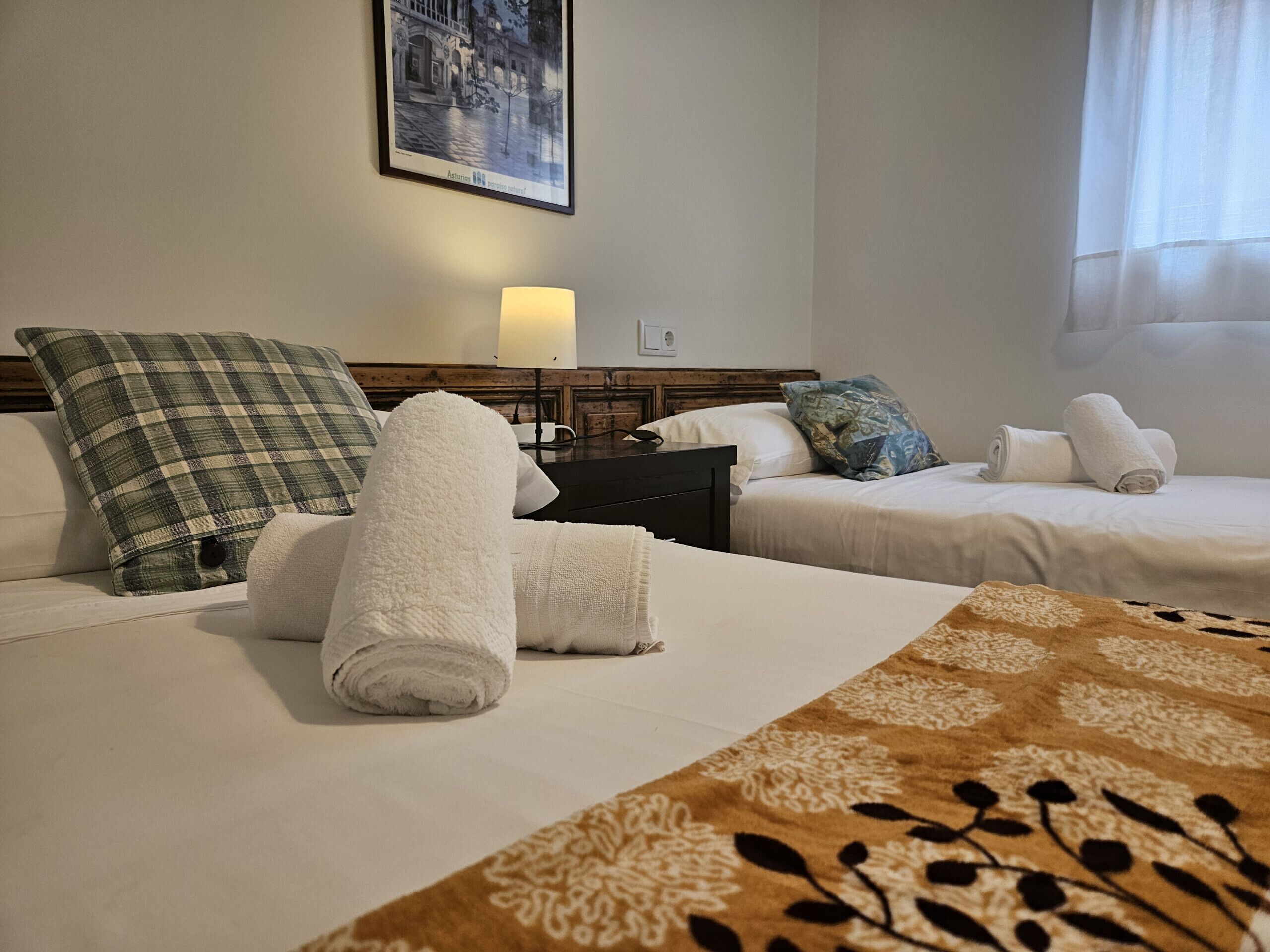 3 室のベッドルーム、アイロン / アイロン台、WiFi (無料)、ベッドシーツ