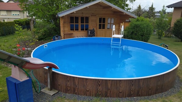 Pool - Surrounded by greenery - house with 3 bedrooms, terrace and large pool (Velten)