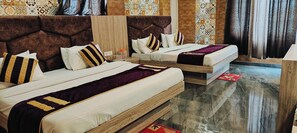واي فاي مجانًا وملاءات أسرّة