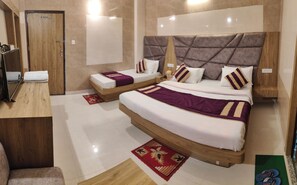 Superior Triple Room | Free WiFi, bed sheets - Hotel Sunshine (Reasi)