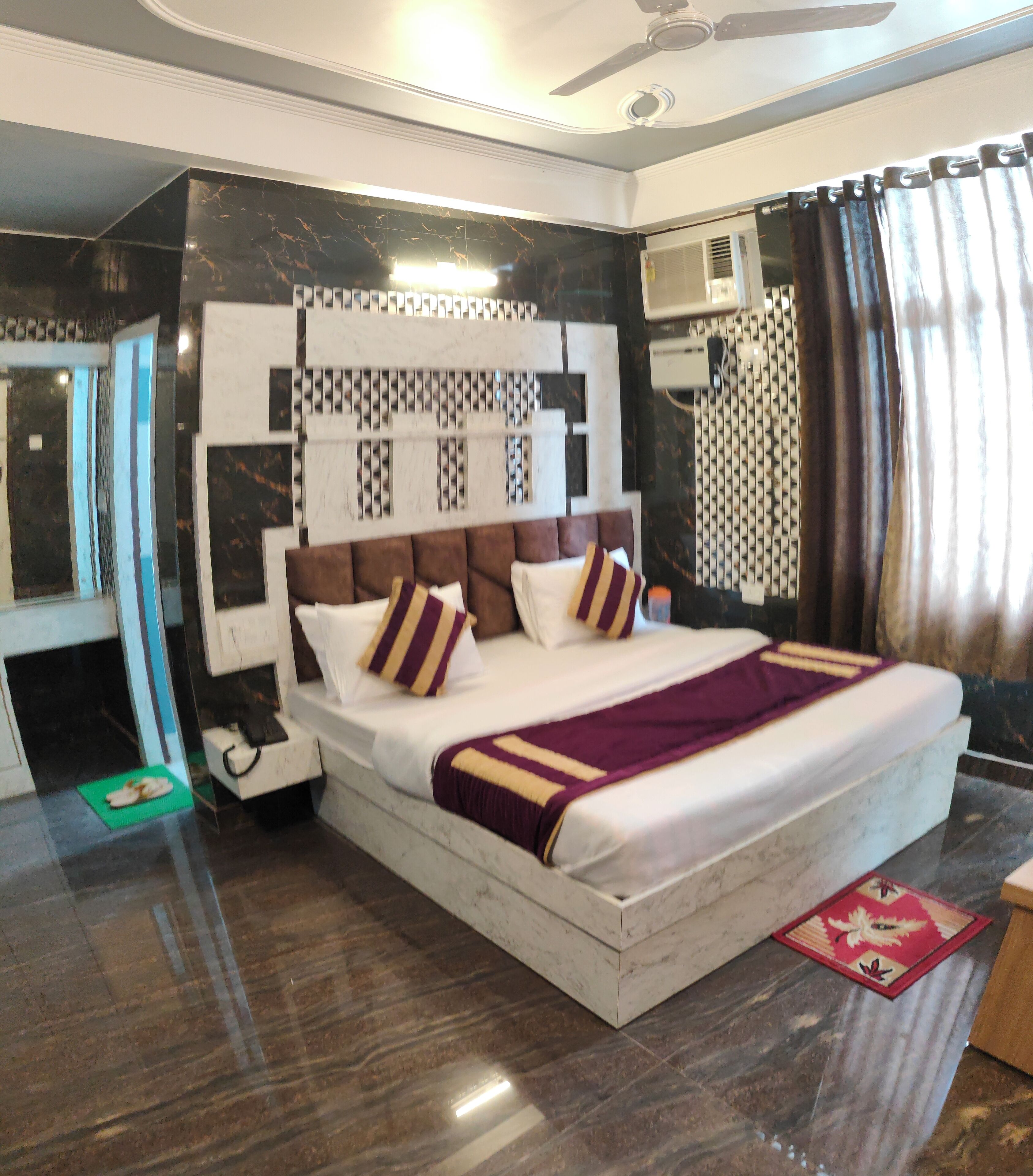 Deluxe Double Room | Free WiFi, bed sheets