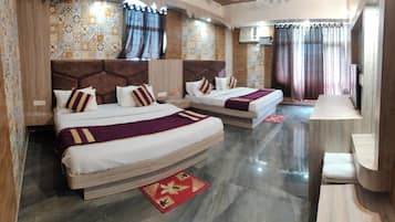 Family Quadruple Room, Multiple Beds | Free WiFi, bed sheets