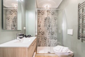 Hair dryer, bidet, towels, soap - Apartment "the olive trees" (Porto Ercole)