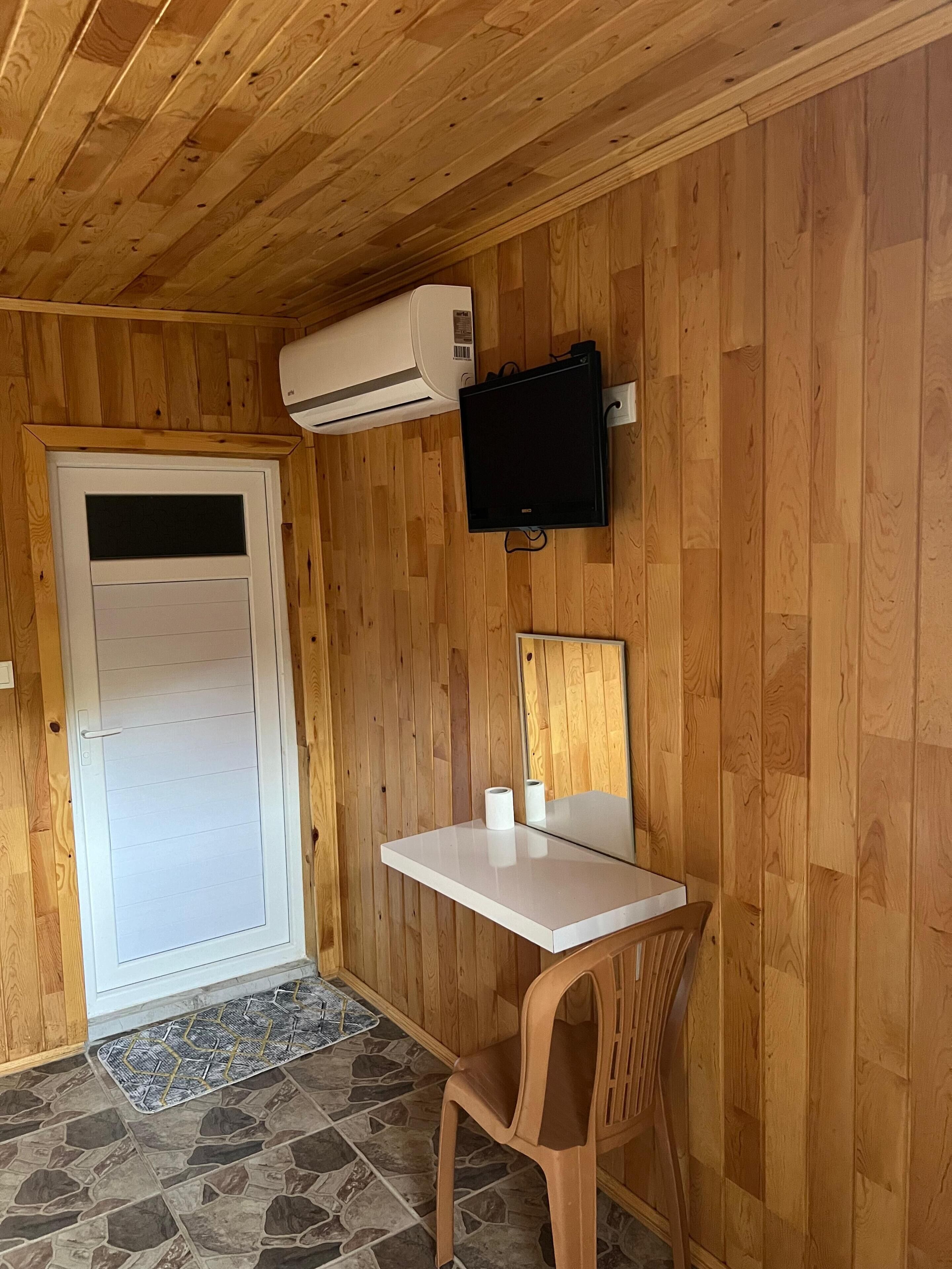 Standard Room | In-room dining