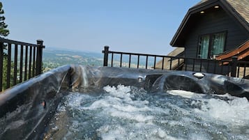 Tina de hidromasaje al aire libre