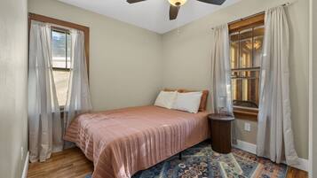 2 bedrooms, iron/ironing board, WiFi, bed sheets