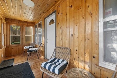 Interior. 1 block from Sturgis Mainstreet! Hot Tub, Privacy Fence,