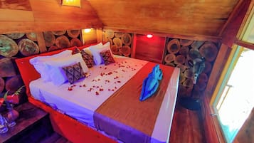 1 bedroom, premium bedding, desk, iron/ironing board