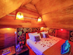 1 多间卧室、高档床上用品、办公桌、熨斗/熨板