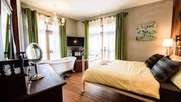 Junior Room, Non Smoking, River View | Interior