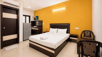 Deluxe Apartment | 1 bedroom, in-room safe, desk, laptop workspace