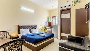 Deluxe Apartment | 1 bedroom, in-room safe, soundproofing, iron/ironing board