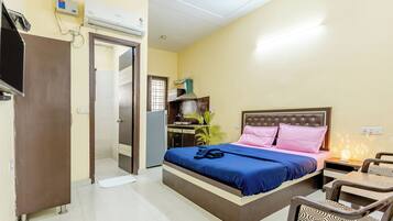 Apartemen Deluks | 1 kamar tidur, brankas, meja kerja, dan ruang kerja ramah laptop