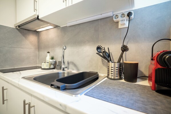 Private kitchen - Κato patisia cozy apartment for 2 persons by MPS (athens)